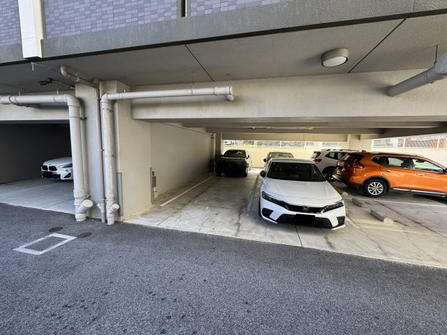 レーヴグランディ銘苅新都心の駐車場