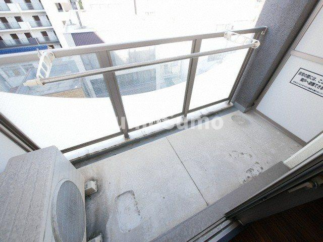 インペリアル靭本町のバルコニー|外からの目が気にならないバルコニーで洗濯物が干せます