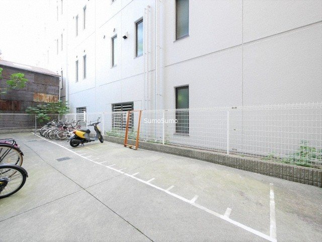 インペリアル靭本町の駐車場