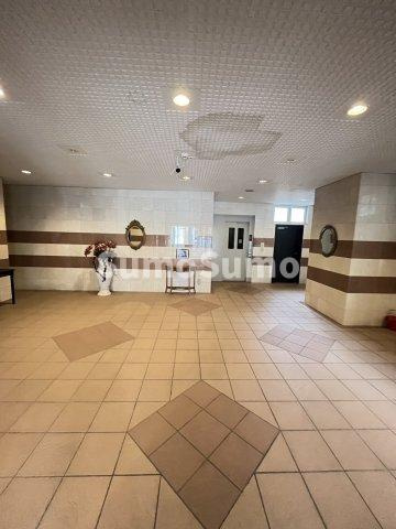 ウィズダムスクウェアのロビー|建物の内部です