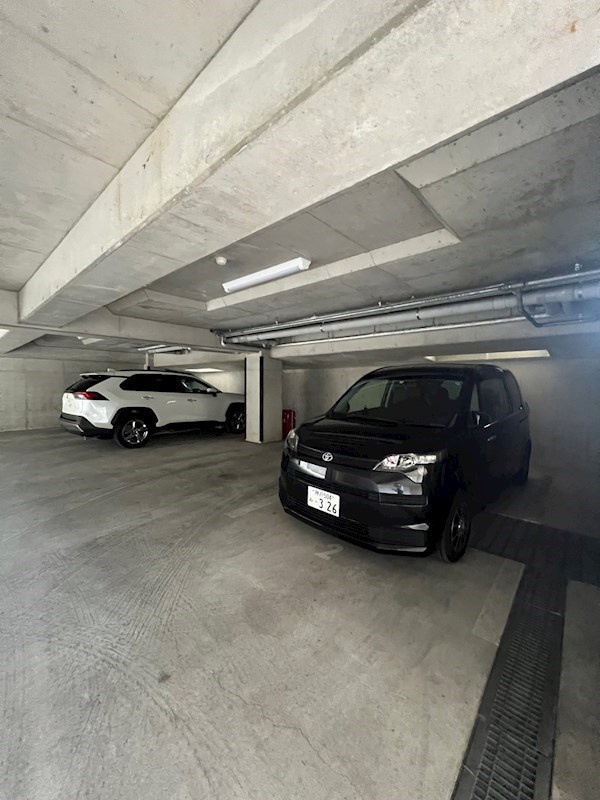 クラージュ大手の駐車場