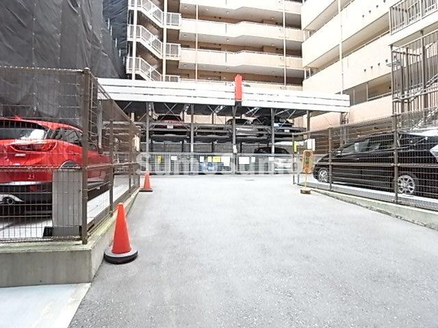エステムコート三宮EASTポルトマーレの駐車場