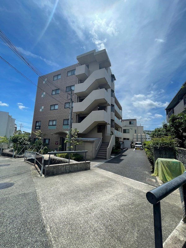 カルム苦楽園の外観