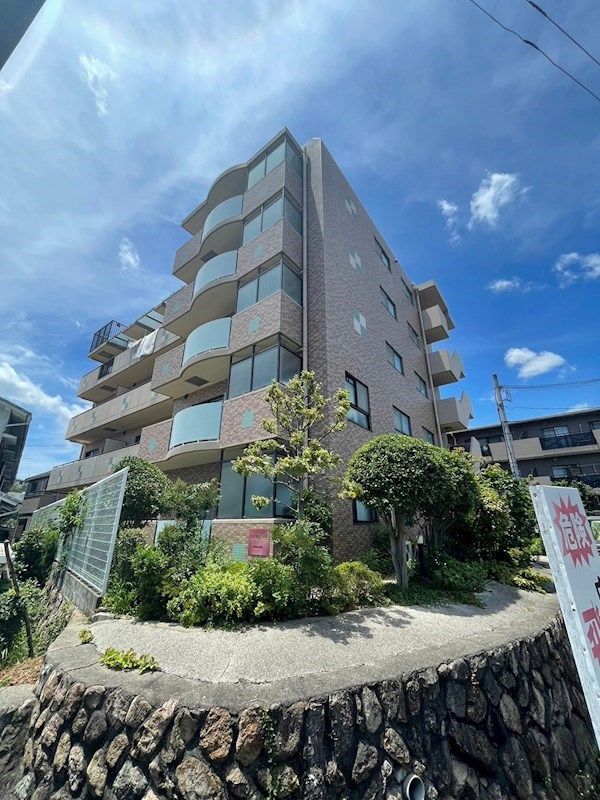 カルム苦楽園の外観