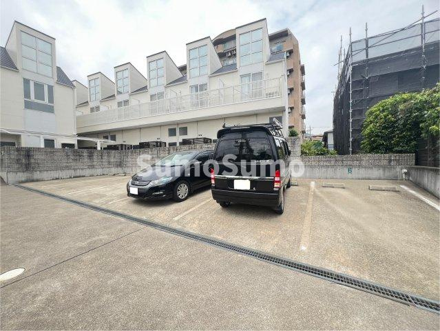 ヴィアノ芦屋親王塚の駐車場