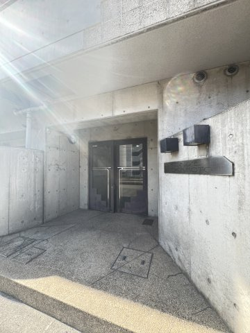 クラッセ岡本のエントランス