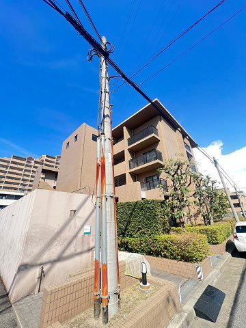 ガラントアドバン園田の外観