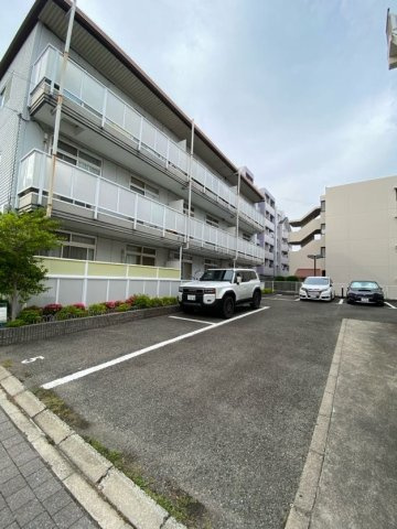 エステートピア日吉の駐車場