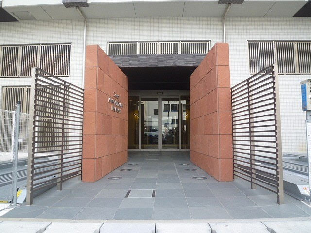 エスコートみなと元町海岸通のエントランス