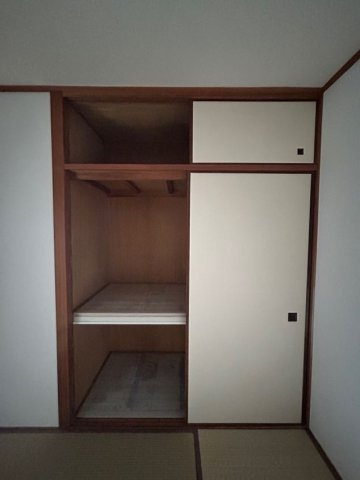 クイーンズハイツ名倉の収納|こまごまとしたものを収納できそうですね