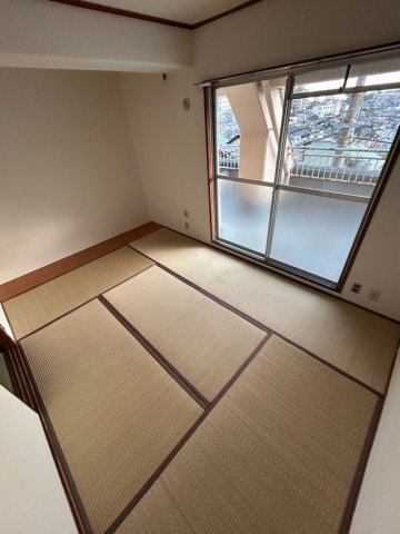 クイーンズハイツ名倉の和室|ゆったりとくつろげる和室です