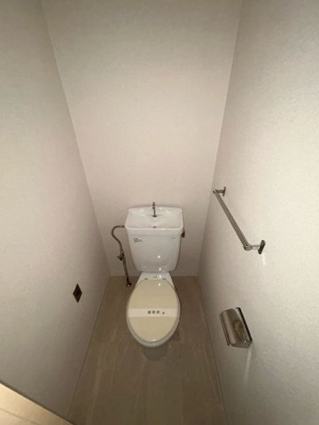 クイーンズハイツ名倉のトイレ|シンプルで使いやすいトイレです