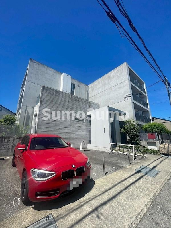 キャトルセゾンの駐車場