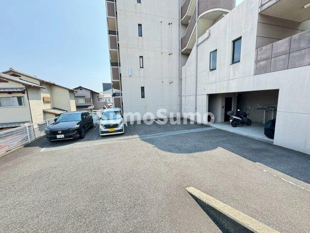 カレントスクエアの駐車場|駐車スペースもあります