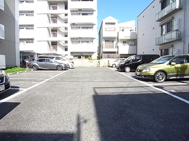 カンタル御影の駐車場