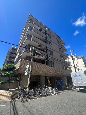 カルマーレナンバウェストの外観