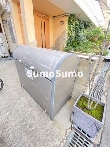 アンジョリジャルダン門戸厄神の外観
