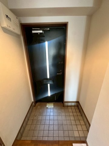 イソダマンションの玄関