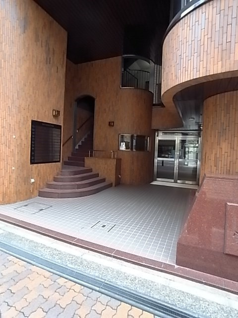イトーピア栄町通のエントランス