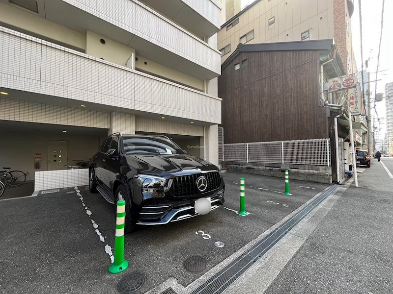 キャピトル安堂寺の駐車場