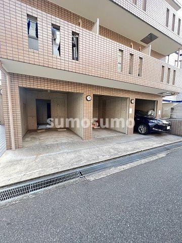 カンスイ参番館の駐車場