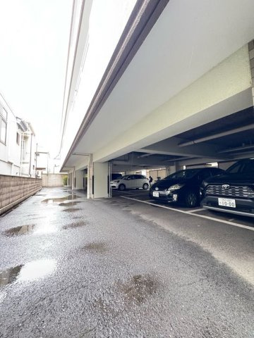 グランディア篠原の駐車場