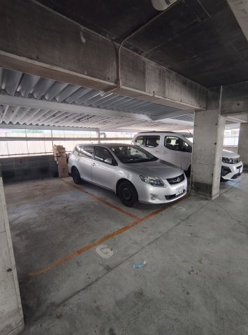 グラディート神戸Ⅱの駐車場