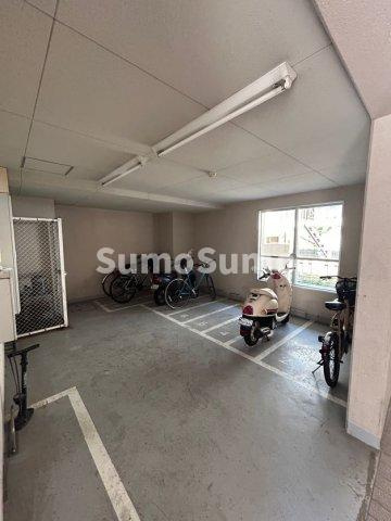 グランディアミ・アモーレ新長田邸の駐車場