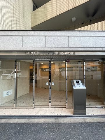 キャピトル靱本町のエントランス