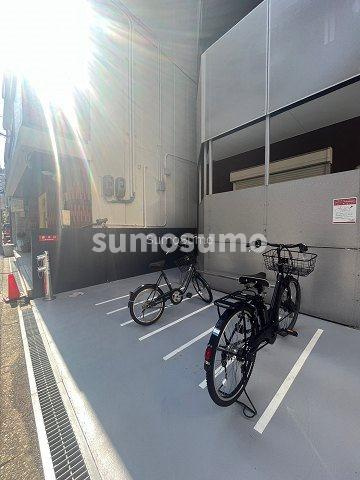クラビス上町台の駐車場