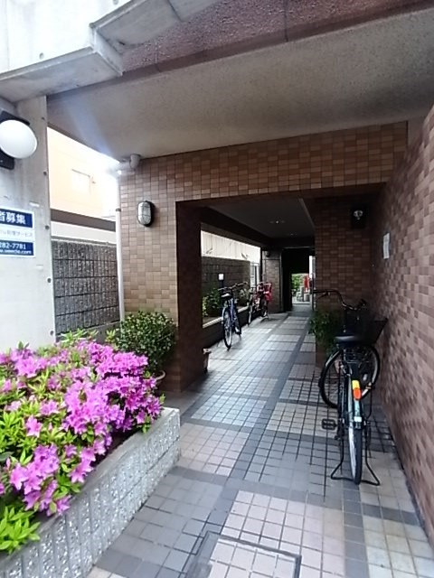 グランディール湊川のエントランス