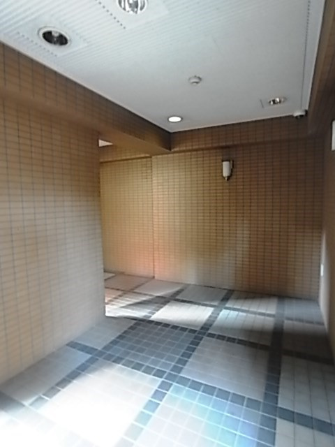 グランディール湊川のロビー