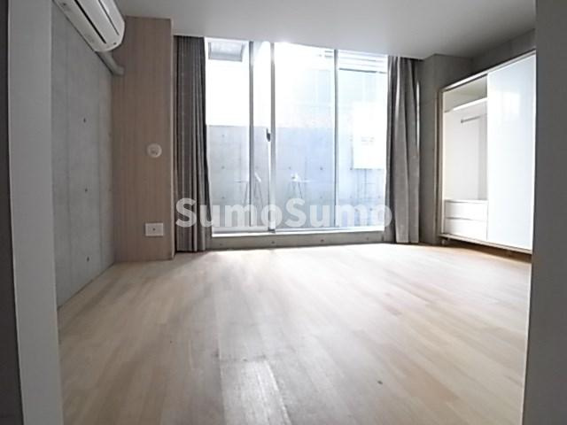 イーストヴィレッジ三宮の居間・リビング