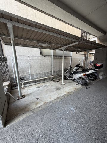 カルム湊川の駐車場