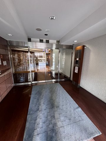 イトーピア本町通りのエントランス|建物の内部です