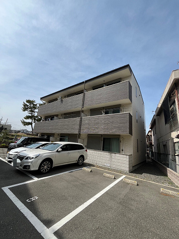 アンプルールフェール　コンフォートの駐車場