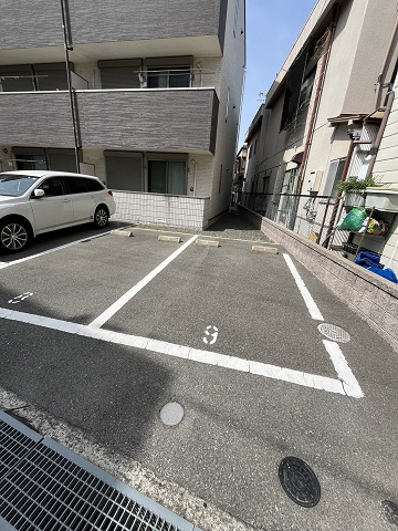 アンプルールフェール　コンフォートの駐車場