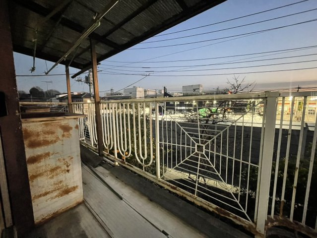 栃木市薗部町/周辺商業施設多数♪県道すぐ傍、駐車2台可のお得な物件♪のバルコニー|お洗濯にも便利なバルコニー付き