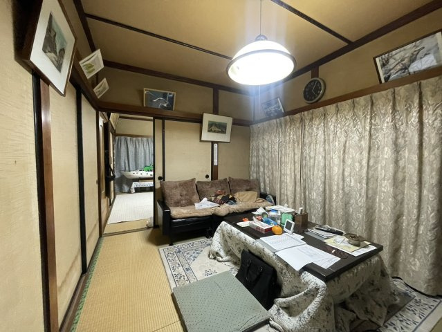 栃木市薗部町/周辺商業施設多数♪県道すぐ傍、駐車2台可のお得な物件♪の居間・リビング|居間です。