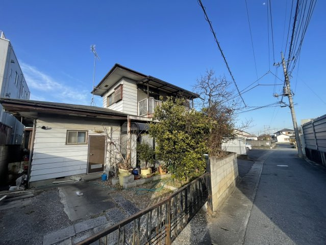 栃木市薗部町/周辺商業施設多数♪県道すぐ傍、駐車2台可のお得な物件♪の外観|きれいな外観です