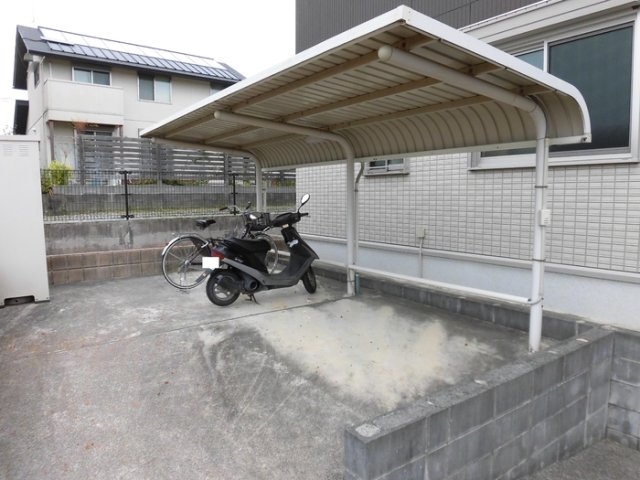 ガーデンヒルズ荒木のその他共用部分|駐輪場に自転車も停められます♪