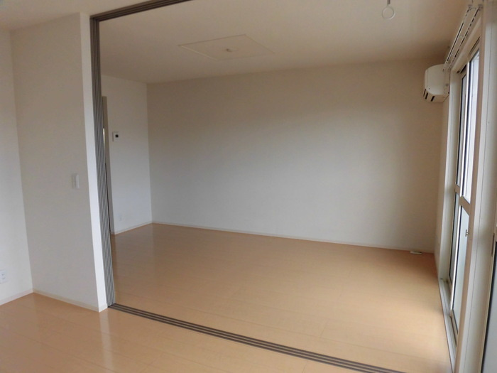 ガーデンヒルズ荒木の居間・リビング|広いリビング★