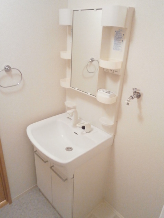 ガーデンヒルズ荒木の洗面所|明るい洗面所です★