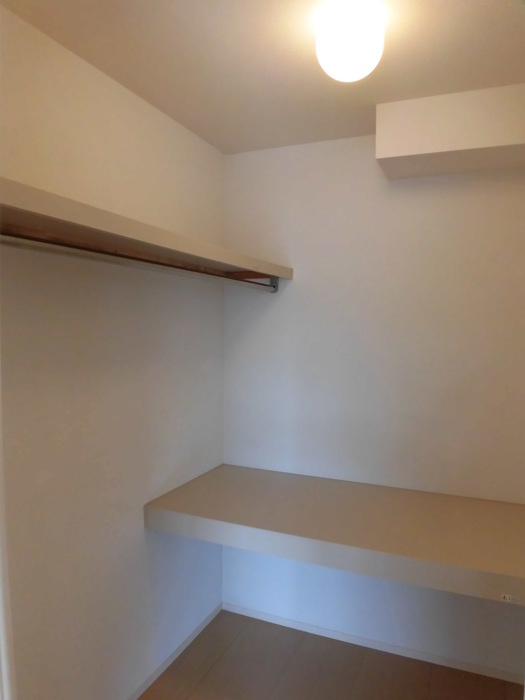 ガーデンヒルズ荒木の収納|ウォークインクローゼットなので収納豊富です★