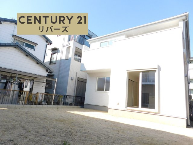 津島市永楽町４丁目の新築一戸建の外観|☆ラスト１棟☆　　新価格！！いつでもご案内出来ます♪（お問合せ当日、平日、水曜、夜間もＯＫ）　長期優良住宅♪　敷地６１．２５坪　南に広い庭付き！　５ＬＤＫ♪　駐車並列３台ＯＫ　続き間ＬＤＫ２０．０帖！