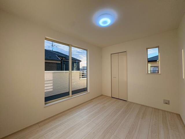 ハートフルタウン宇都宮市中久保2丁目４３６３番　新築一戸建ての洋室