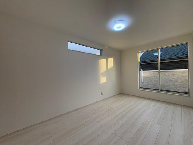 ハートフルタウン宇都宮市中久保2丁目４３６３番　新築一戸建ての洋室