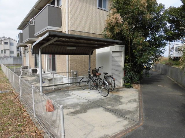 レクラデュクールのその他共用部分|駐輪場に自転車も停められます♪