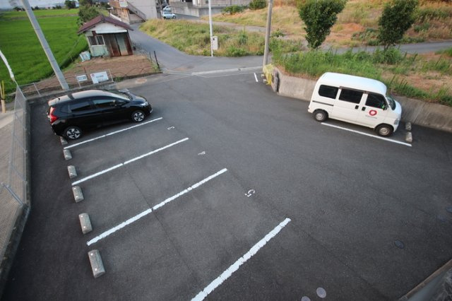 レクラデュクールの駐車場|駐車スペースもあります☆