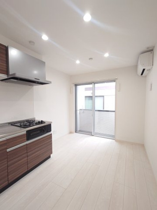 THE NOBLES 諏訪野町Ⅱの居間・リビング|明るい室内です☆